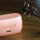 Carga por USB-C, como debe ser.